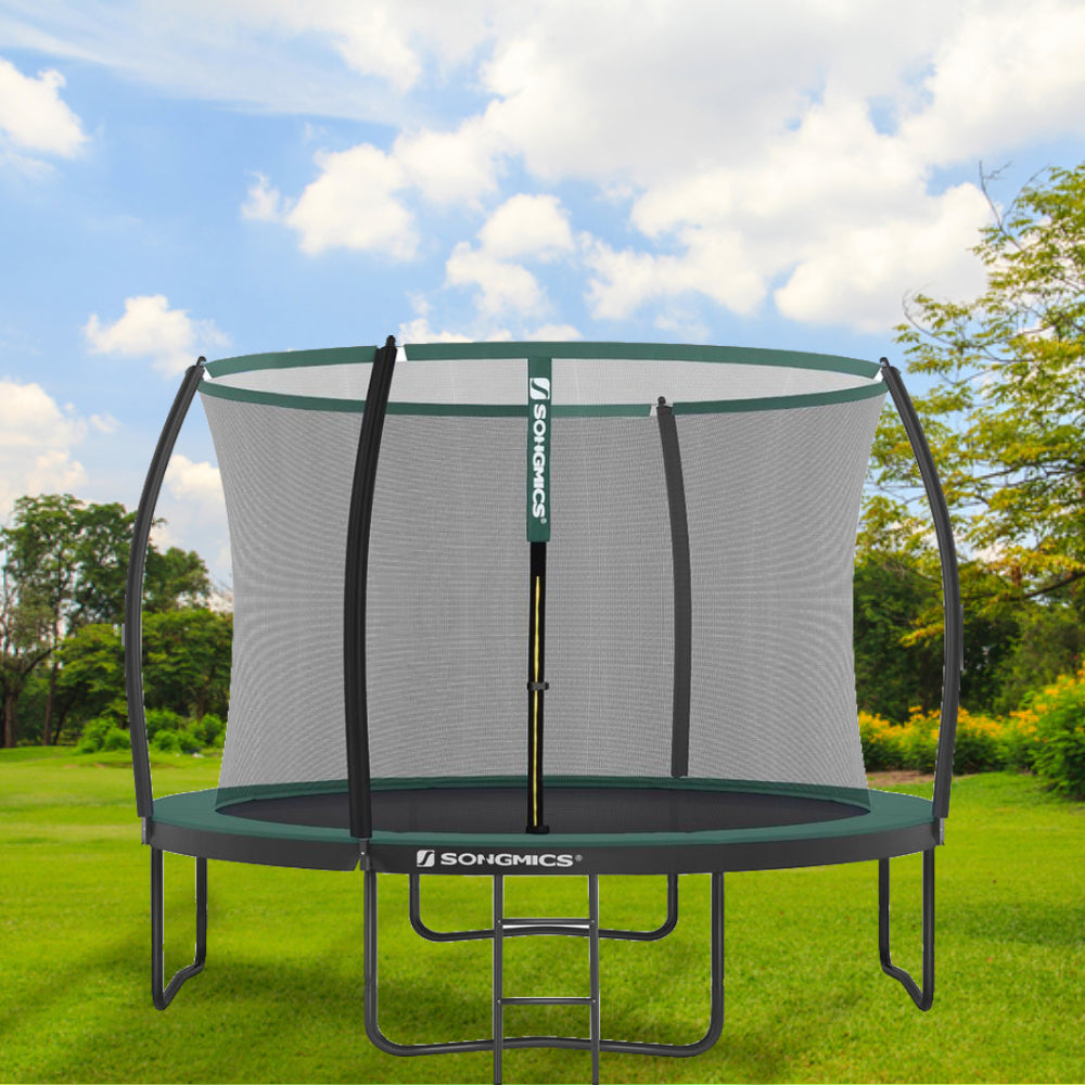 De l'objet de loisir à l'outil de jardinage : La transformation inventive d'un trampoline en serre